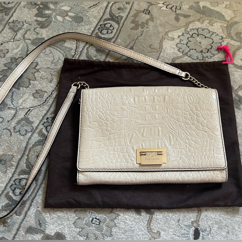 KATE SPADE CROSSBODY FLAP BACK IN CROC AND GOLD DETAILS